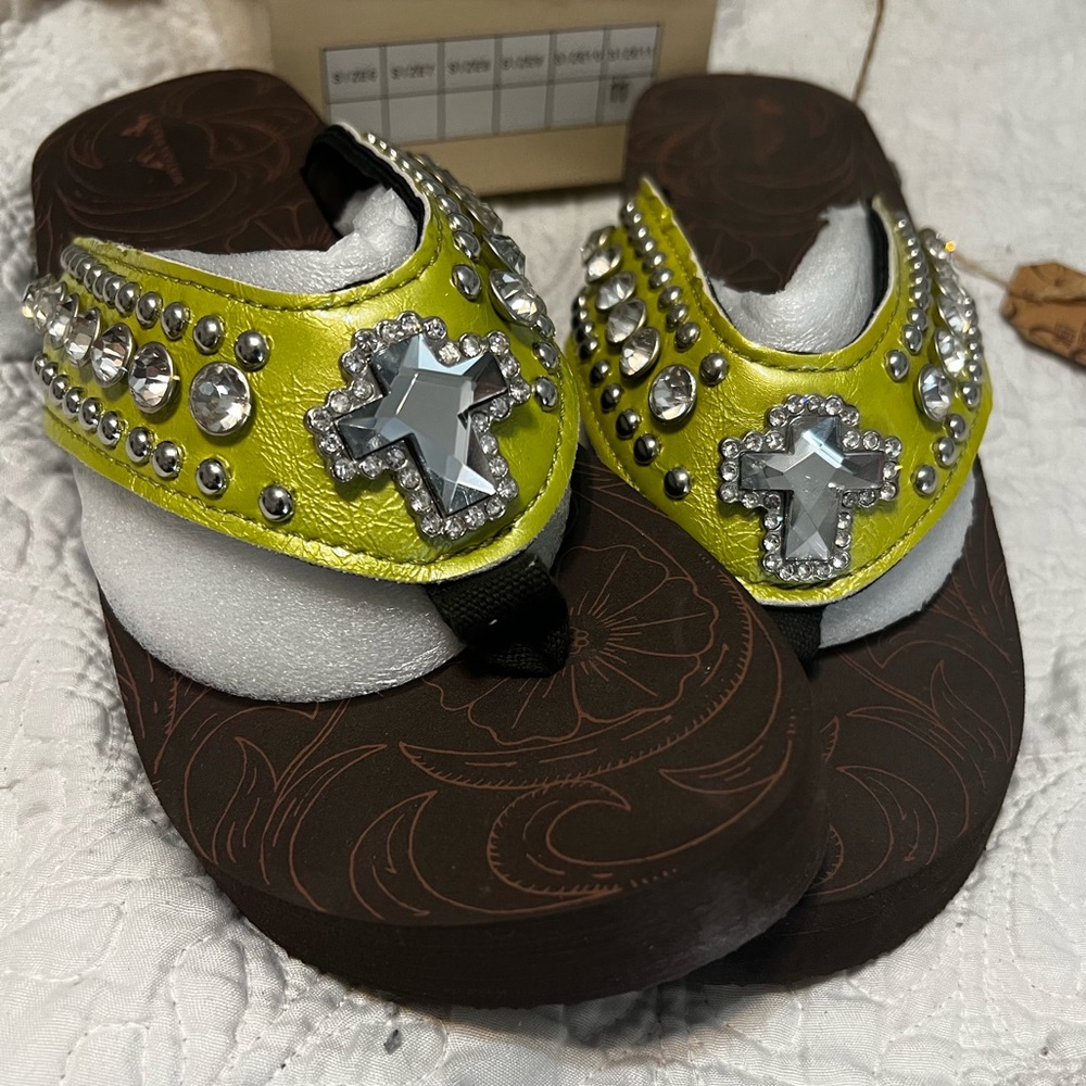 Montana West NWT Rhinestone Sandals Lime Green size 11